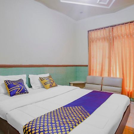 סמאראנג Spot On 90092 Dewi Safitri Hotel מראה חיצוני תמונה