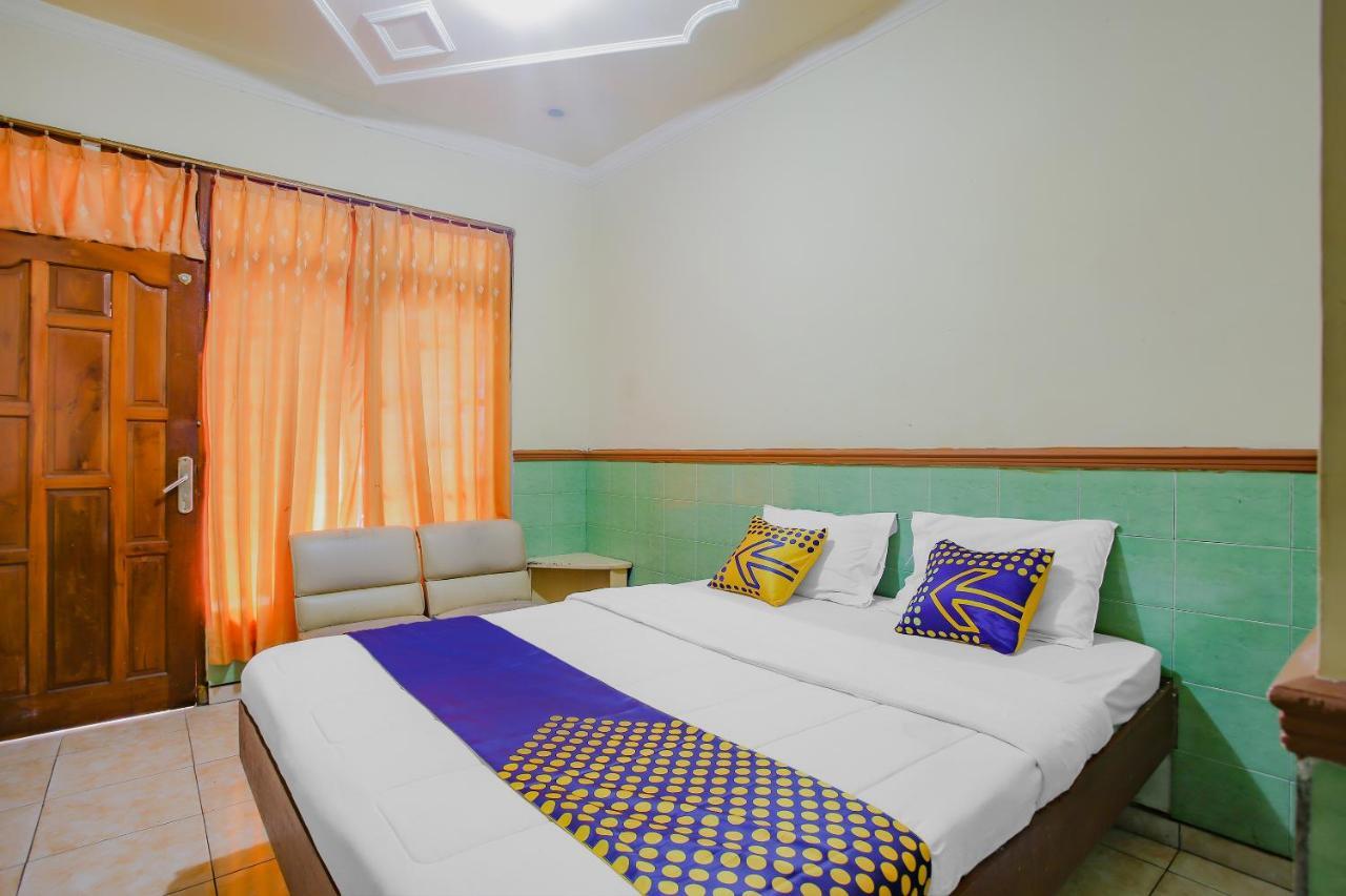 סמאראנג Spot On 90092 Dewi Safitri Hotel מראה חיצוני תמונה