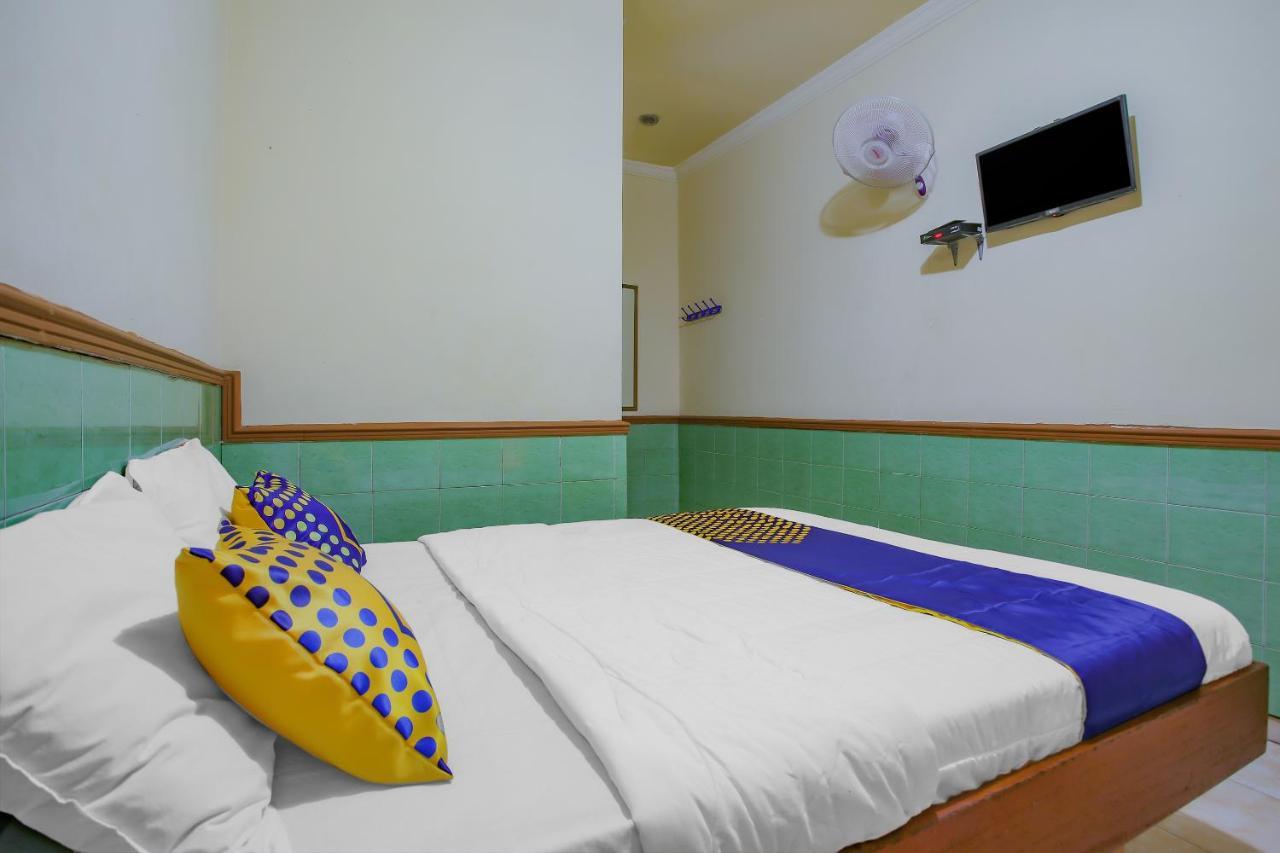 סמאראנג Spot On 90092 Dewi Safitri Hotel מראה חיצוני תמונה