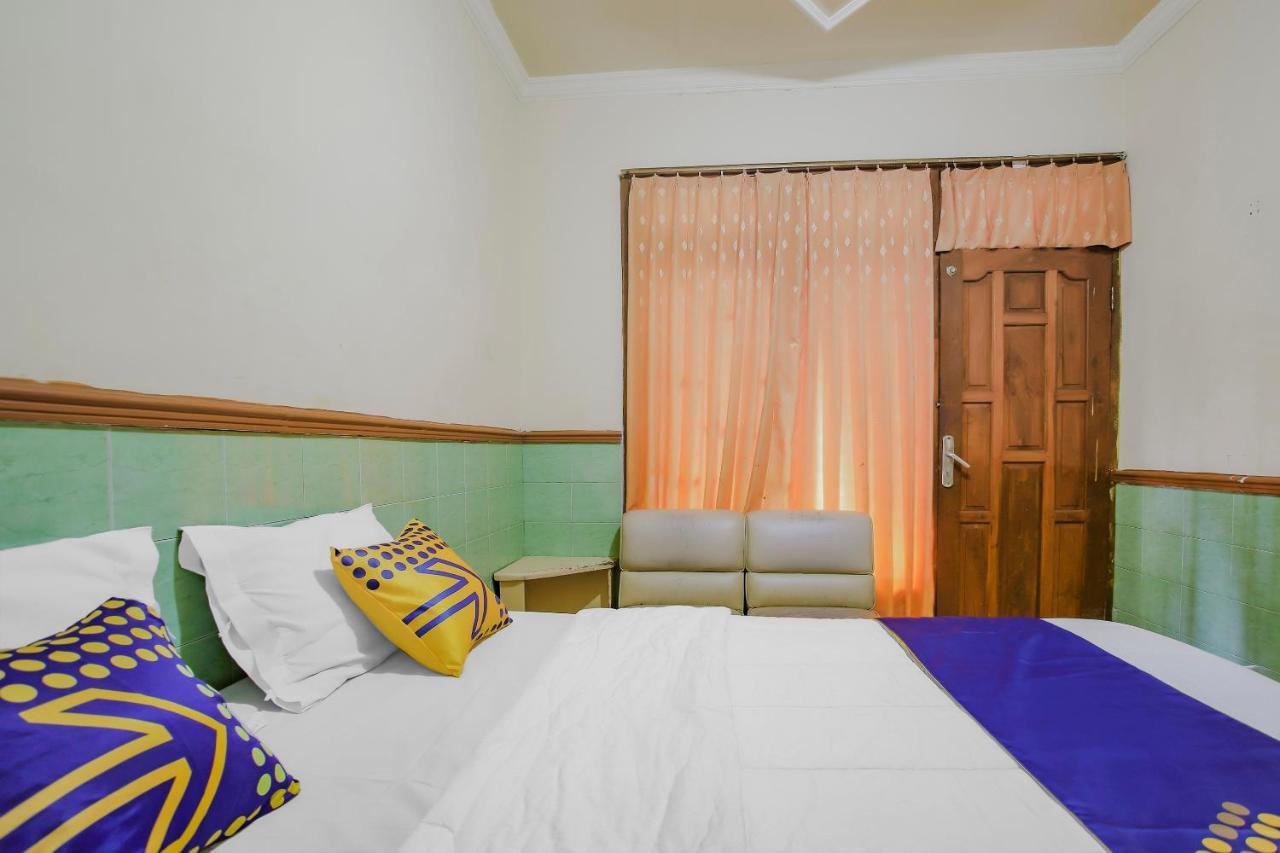 סמאראנג Spot On 90092 Dewi Safitri Hotel מראה חיצוני תמונה