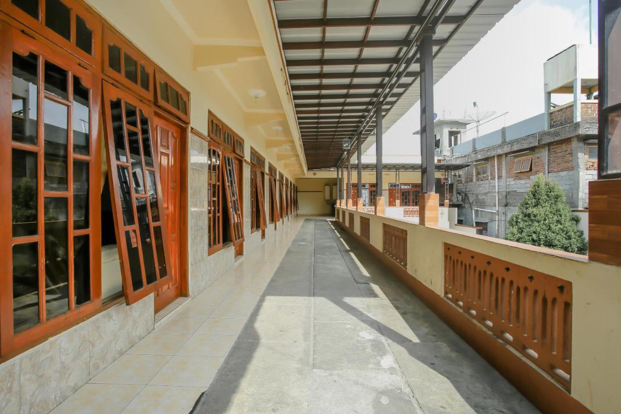 סמאראנג Spot On 90092 Dewi Safitri Hotel מראה חיצוני תמונה
