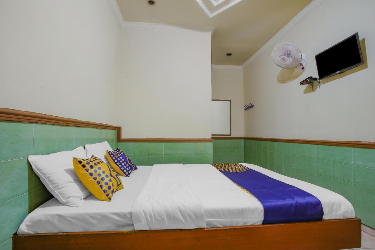 סמאראנג Spot On 90092 Dewi Safitri Hotel מראה חיצוני תמונה