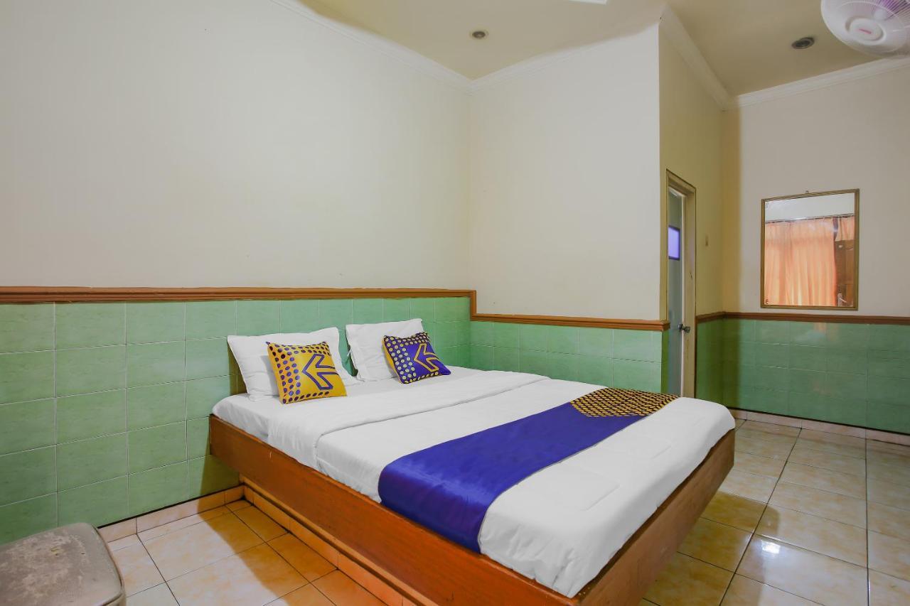 סמאראנג Spot On 90092 Dewi Safitri Hotel מראה חיצוני תמונה