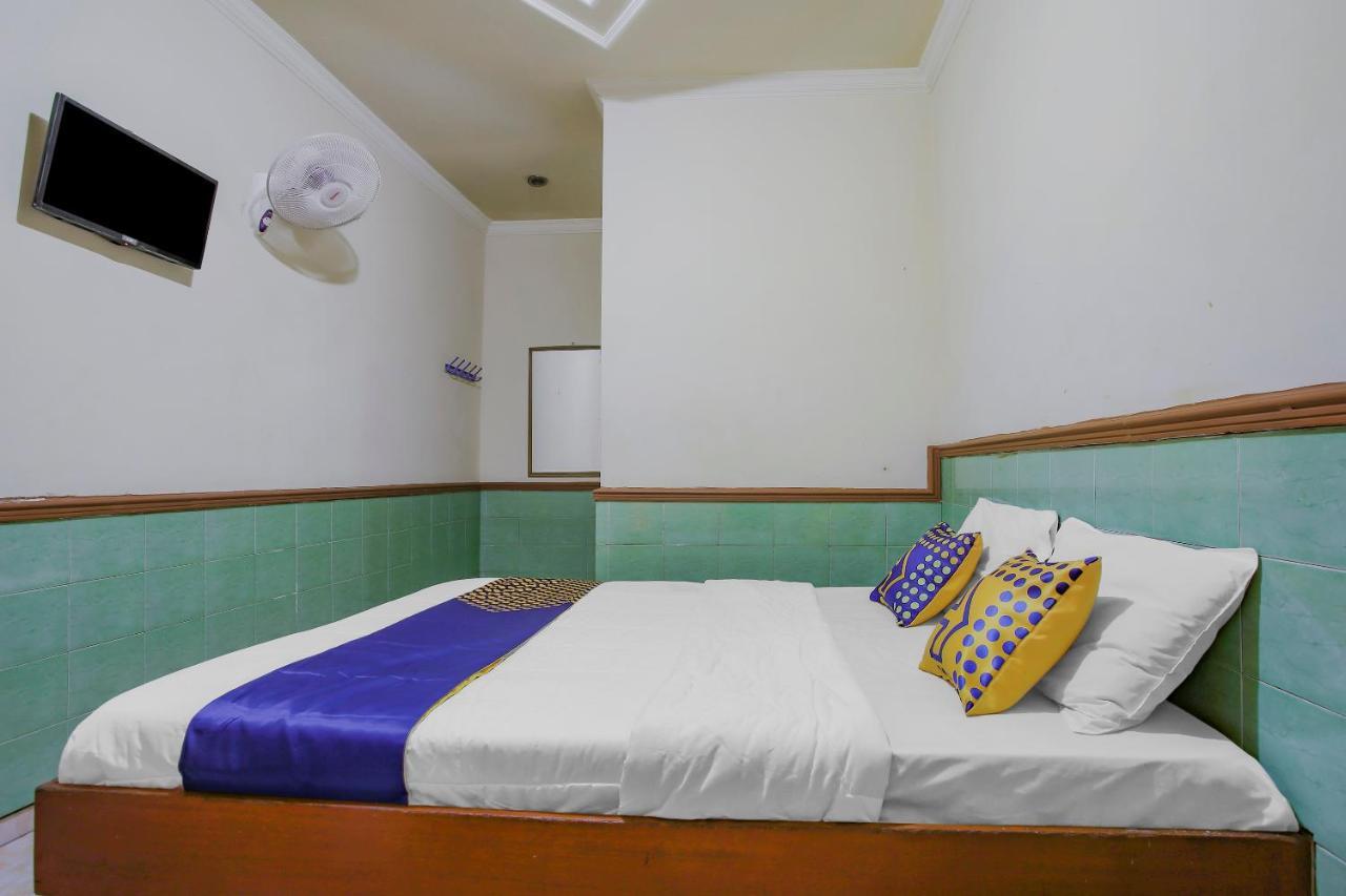 סמאראנג Spot On 90092 Dewi Safitri Hotel מראה חיצוני תמונה