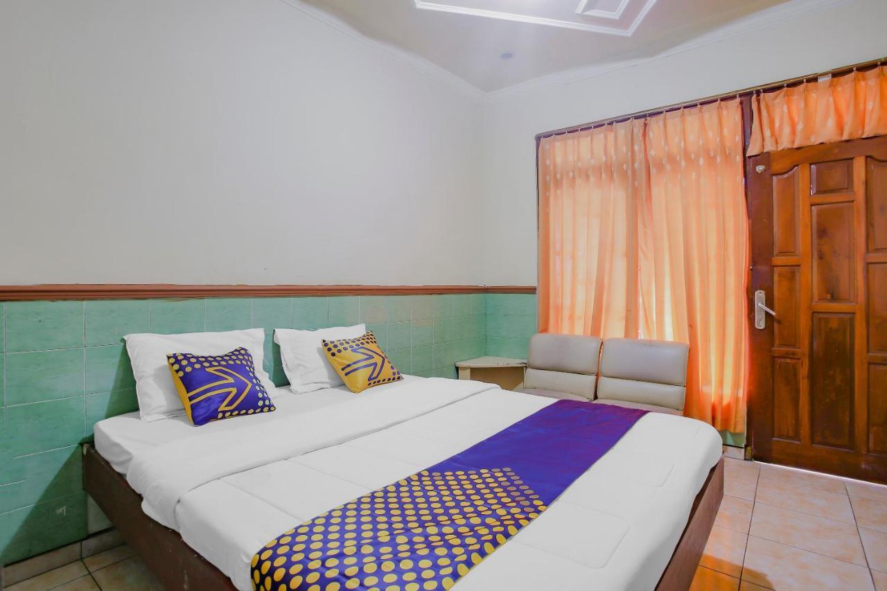 סמאראנג Spot On 90092 Dewi Safitri Hotel מראה חיצוני תמונה