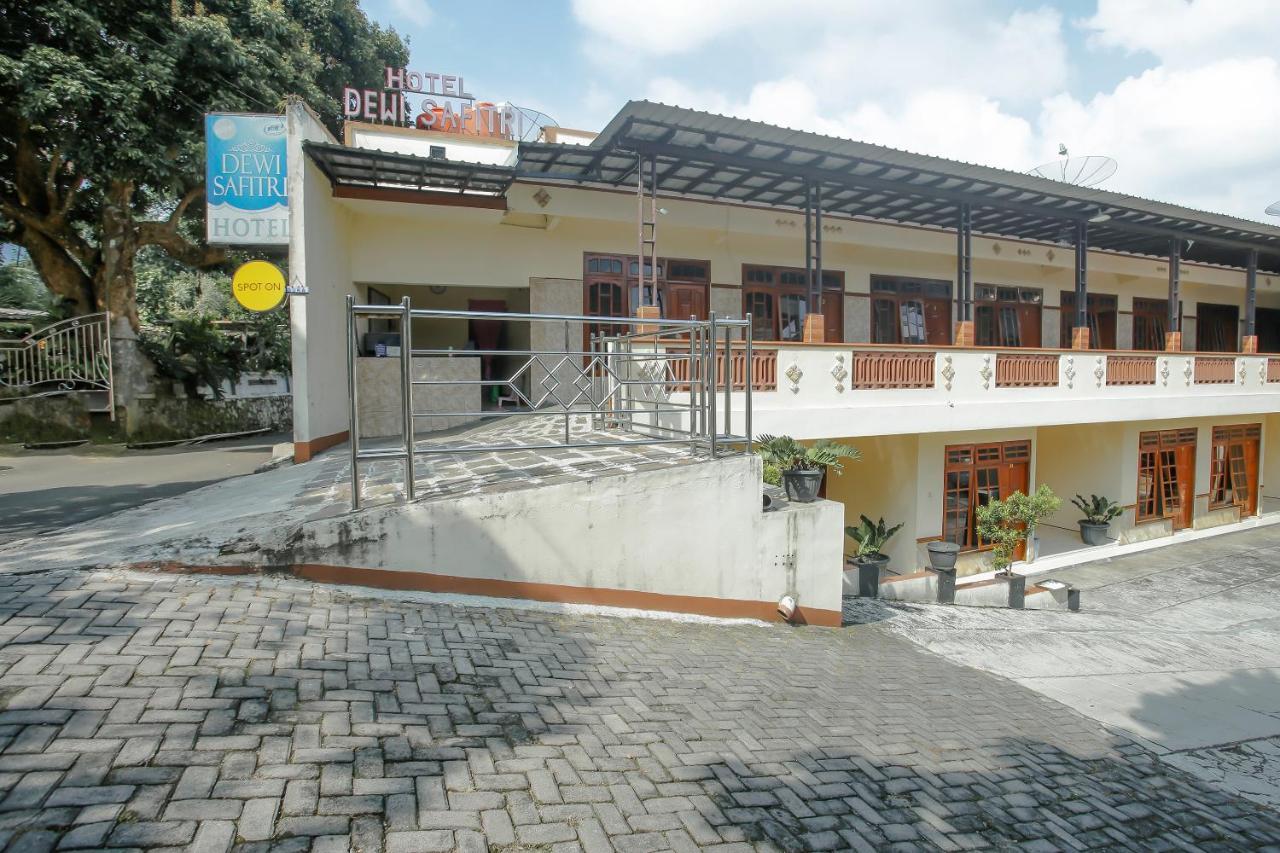 סמאראנג Spot On 90092 Dewi Safitri Hotel מראה חיצוני תמונה