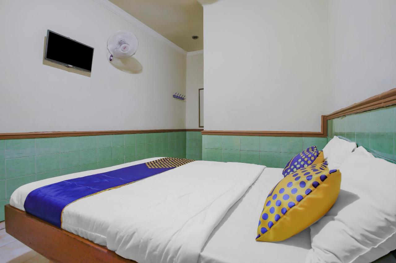 סמאראנג Spot On 90092 Dewi Safitri Hotel מראה חיצוני תמונה