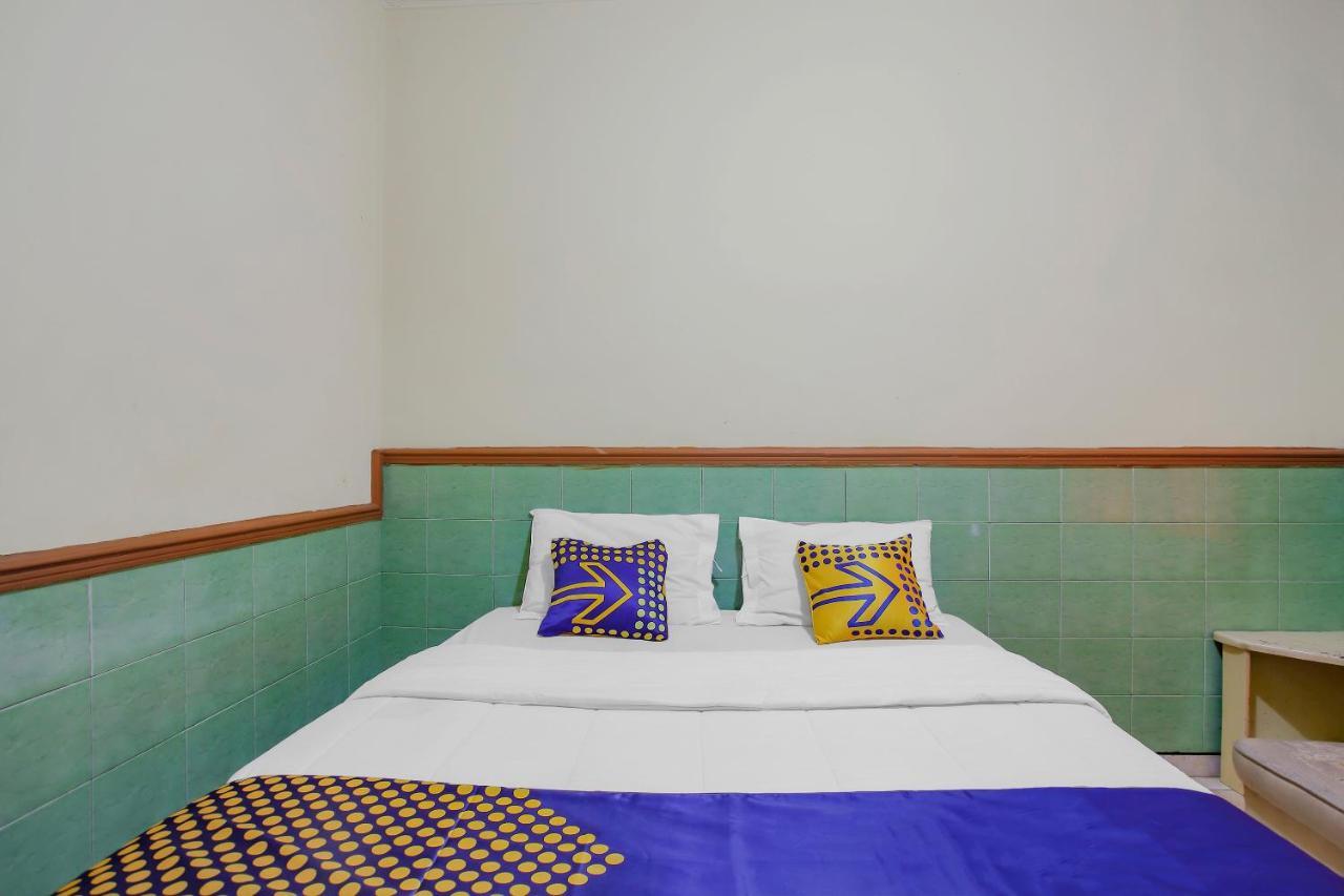 סמאראנג Spot On 90092 Dewi Safitri Hotel מראה חיצוני תמונה