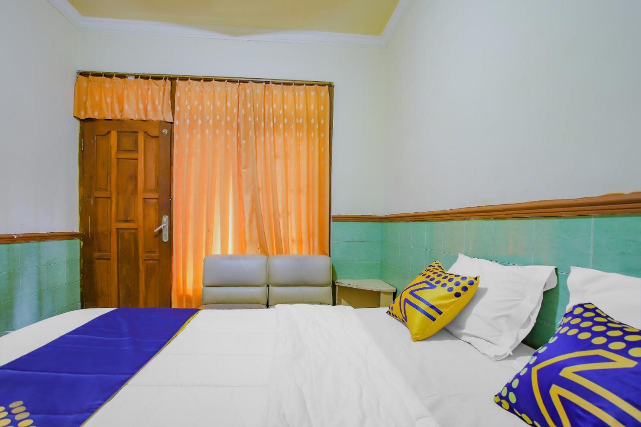 סמאראנג Spot On 90092 Dewi Safitri Hotel מראה חיצוני תמונה