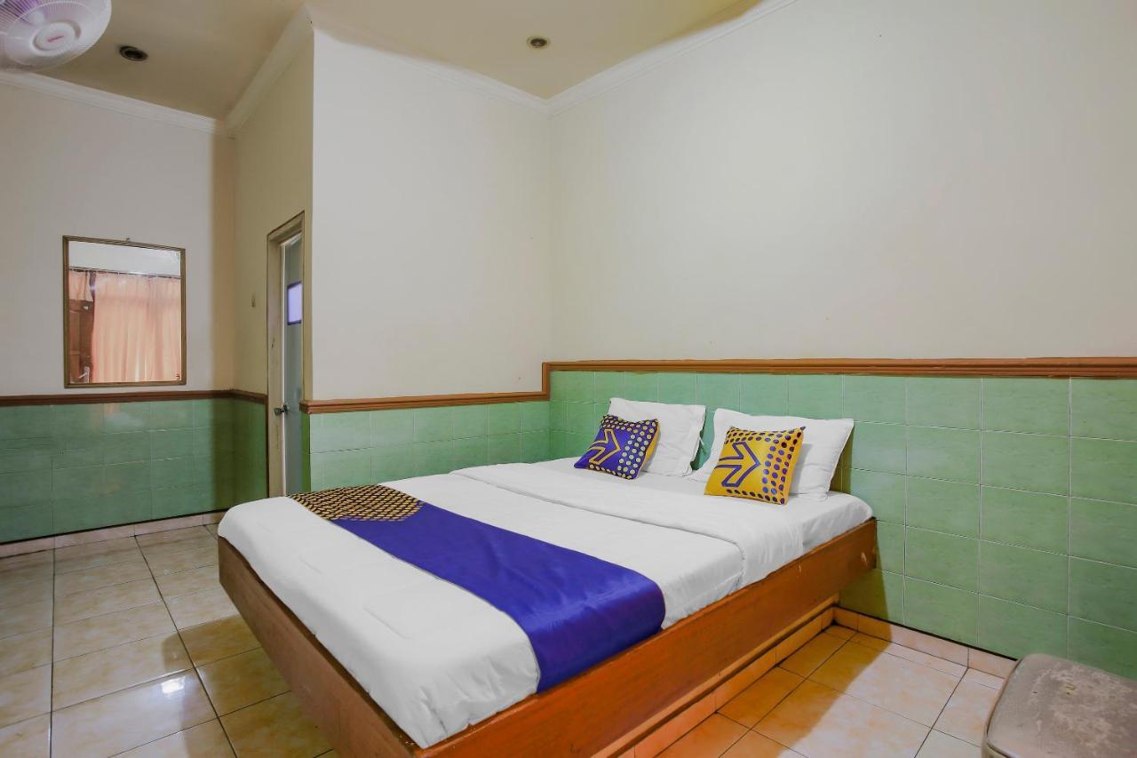 סמאראנג Spot On 90092 Dewi Safitri Hotel מראה חיצוני תמונה