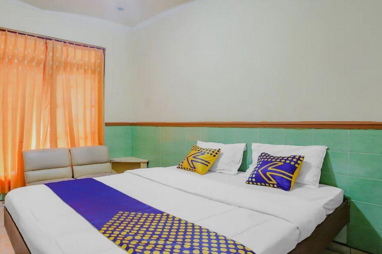 סמאראנג Spot On 90092 Dewi Safitri Hotel מראה חיצוני תמונה